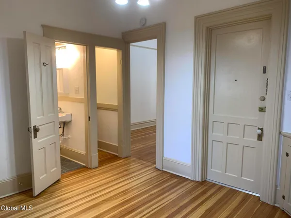 $1,600 | 292 Lark Street, Albany, NY 12210