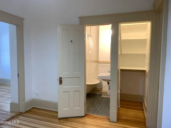 $1,600 | 292 Lark Street, Albany, NY 12210