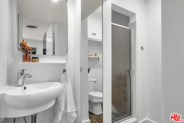 $4,250 | 14238 Dickens Street, Unit 4, Sherman Oaks, CA 91423