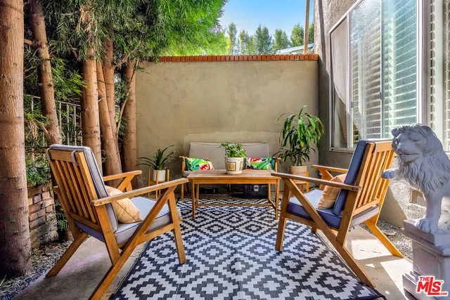 $4,250 | 14238 Dickens Street, Unit 4, Sherman Oaks, CA 91423