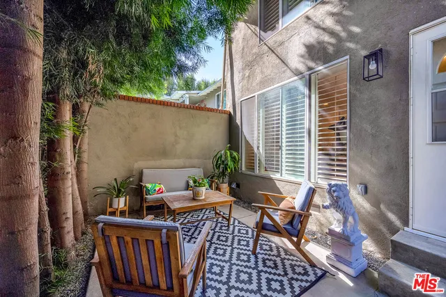 $4,250 | 14238 Dickens Street, Unit 4, Sherman Oaks, CA 91423
