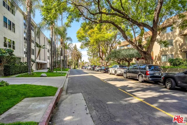 $4,250 | 14238 Dickens Street, Unit 4, Sherman Oaks, CA 91423