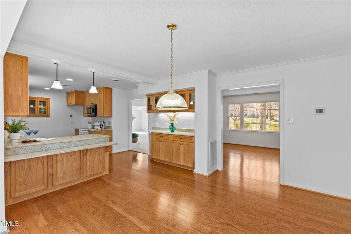 901 Emory Lane Raleigh, NC 27609 - Photo 5 of 37 18-901 Emory Ln