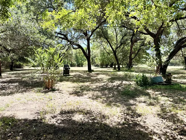 $1,700 | 51 Hanging Oak Road, Dale, TX 78616