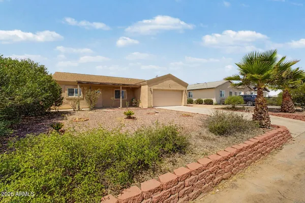 $300,000 | 445 Reizen Drive, Morristown, AZ 85342