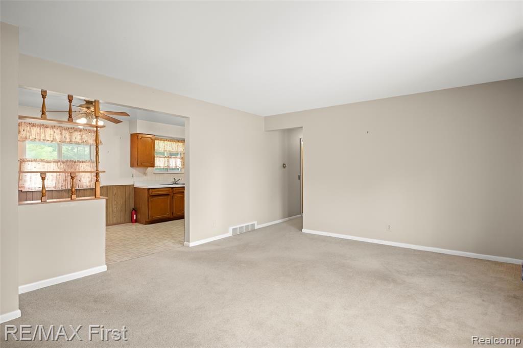 2070 Walton Boulevard Rochester, MI 48309 - Photo 4 of 25