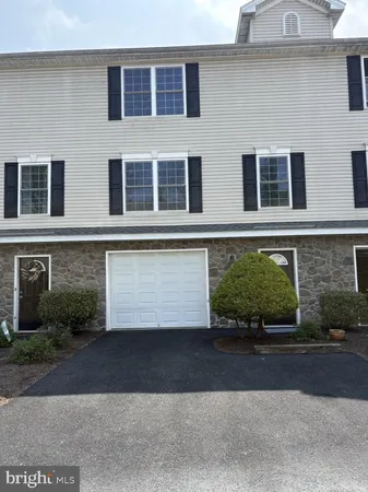 $1,750 | 4815 East Trindle Road, Unit 2, Mechanicsburg, PA 17050