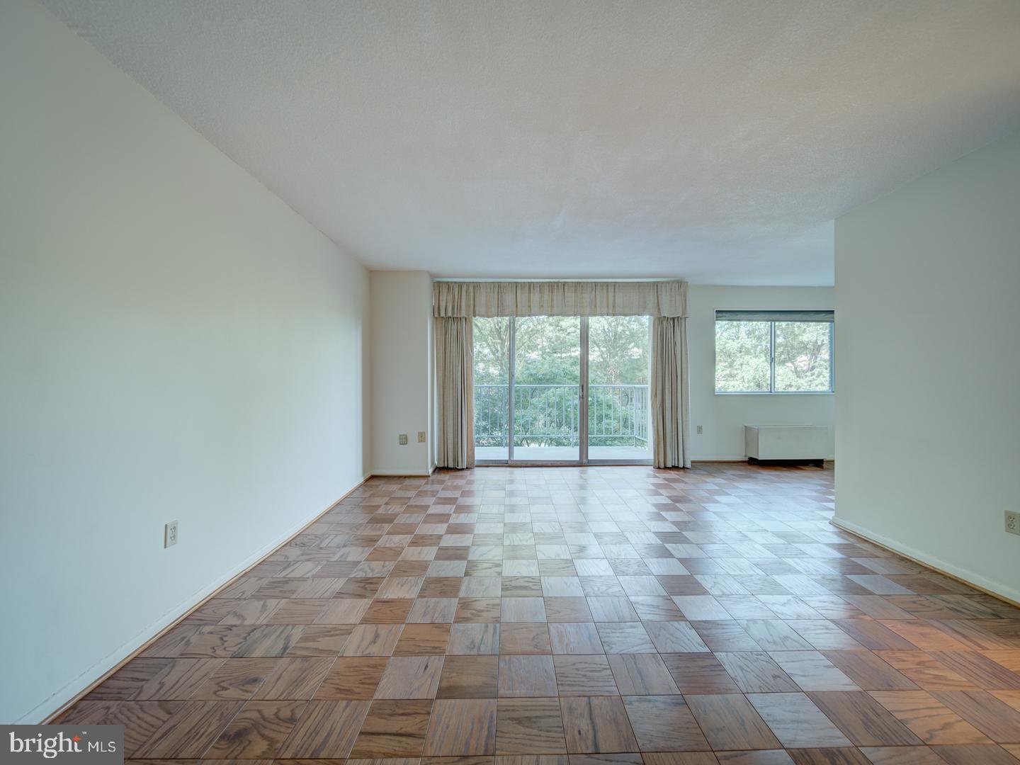 2059 Huntington Avenue, Unit 300 Alexandria, VA 22303 - Photo 12 of 30 an empty room with windows