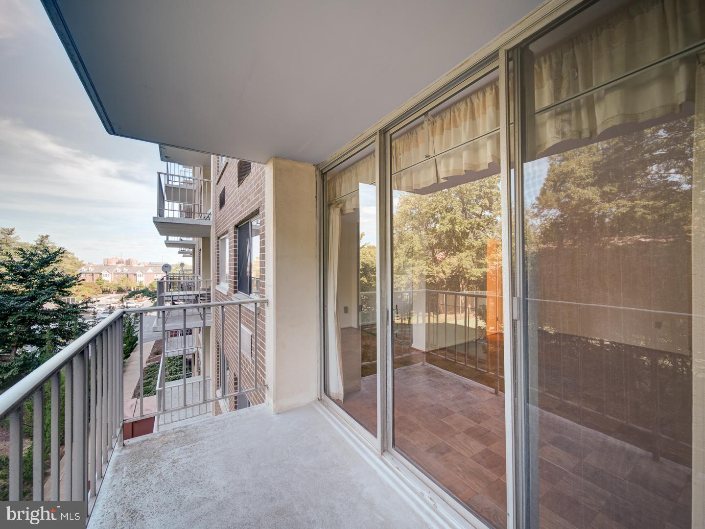 2059 Huntington Avenue, Unit 300 Alexandria, VA 22303 - Photo 23 of 30 a view of a balcony