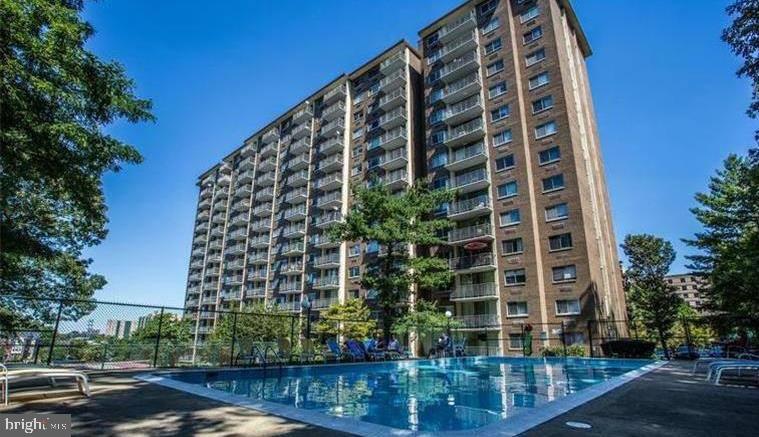 2059 Huntington Avenue, Unit 300 Alexandria, VA 22303 - Photo 25 of 30 front view of a building