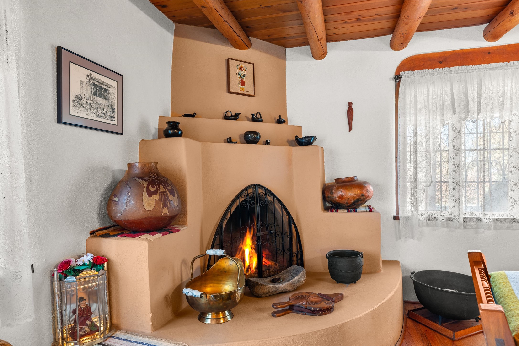 184 Lower San Pedro Road Espanola, NM 87532 - Photo 11 of 36 Living room