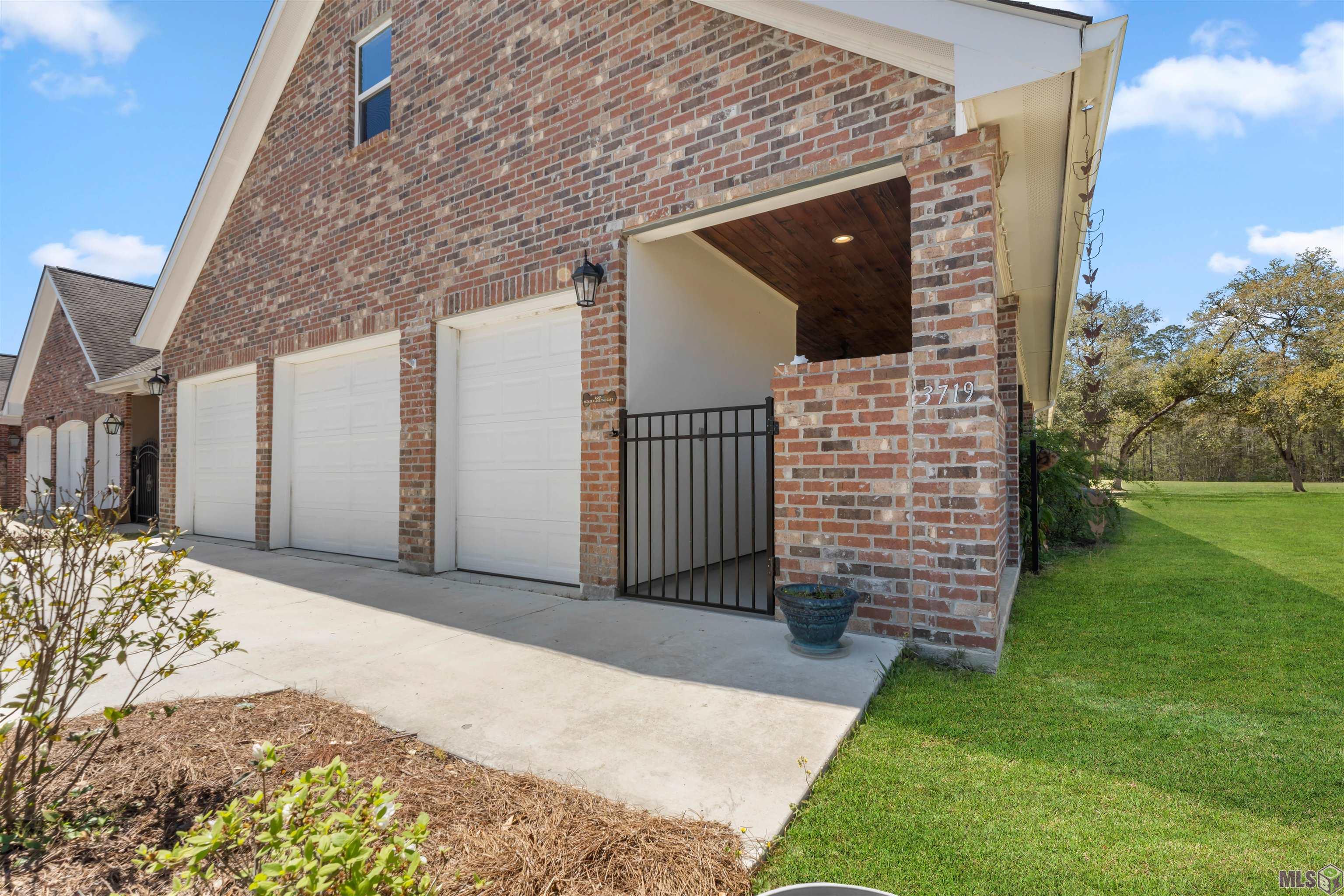 23719 Monarch Point Springfield, LA 70462 - Photo 3 of 32