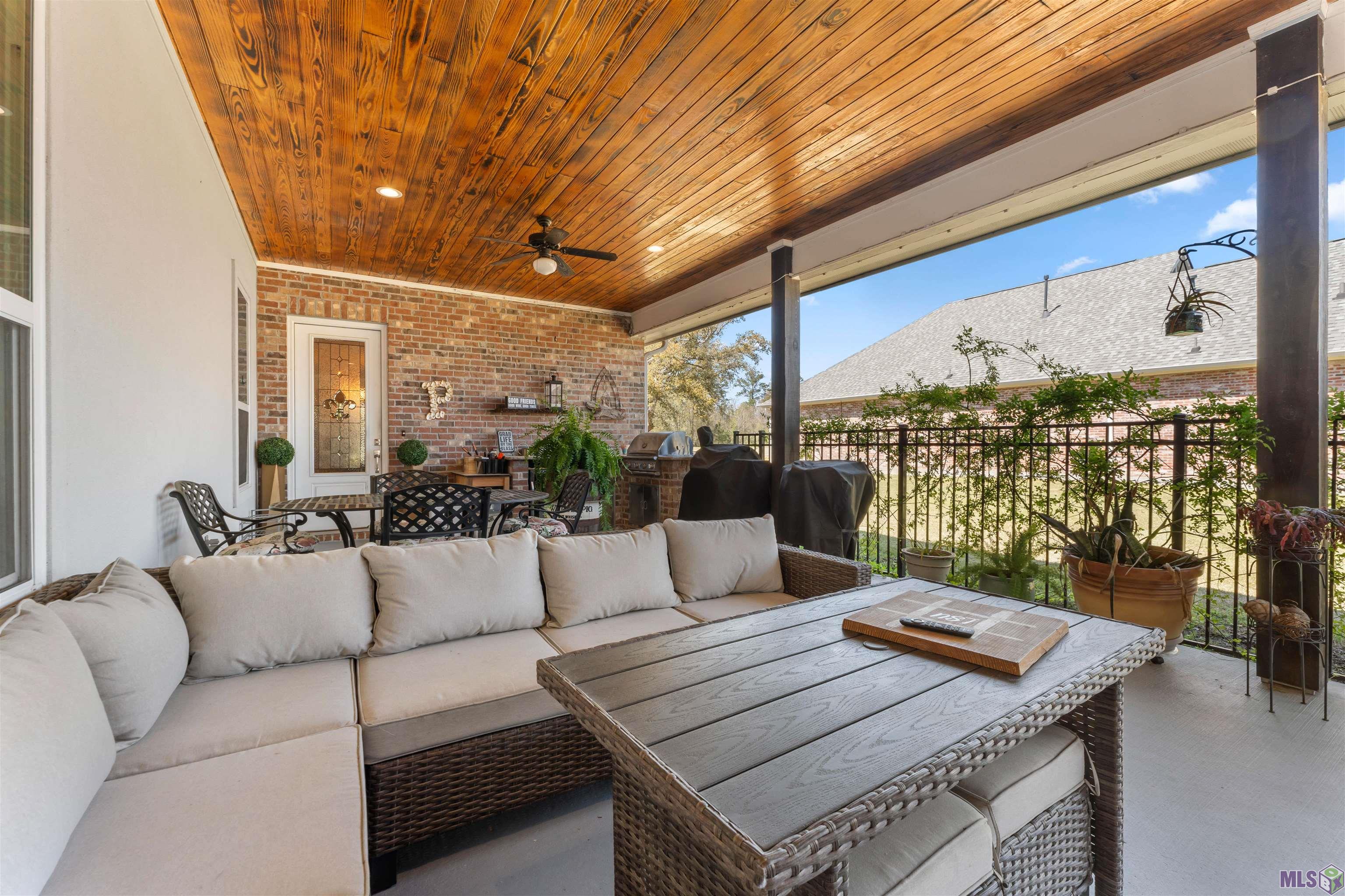 23719 Monarch Point Springfield, LA 70462 - Photo 5 of 32