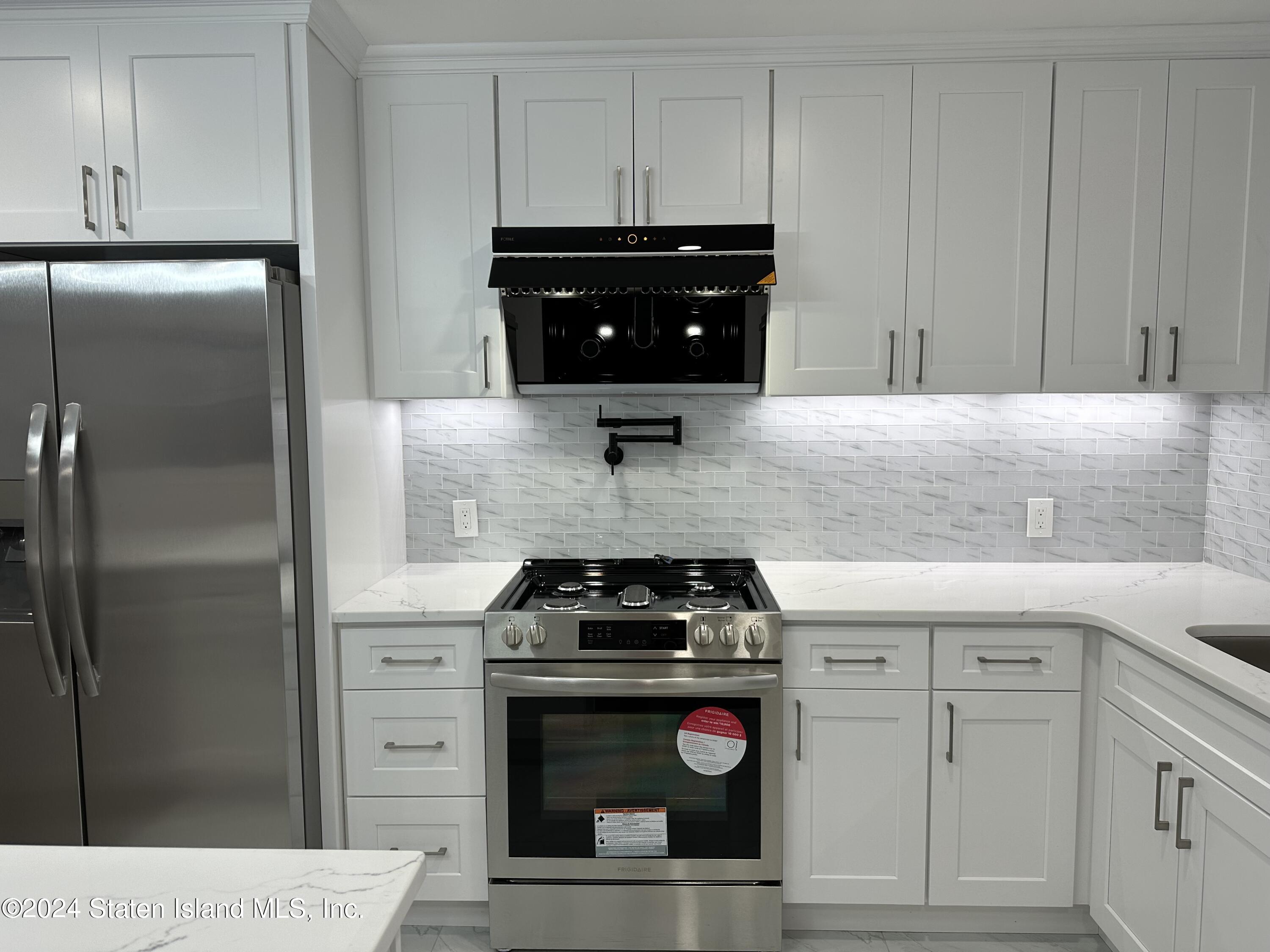 81 Manor Road Staten Island, NY 10310 - Photo 10 of 44 Kitchen