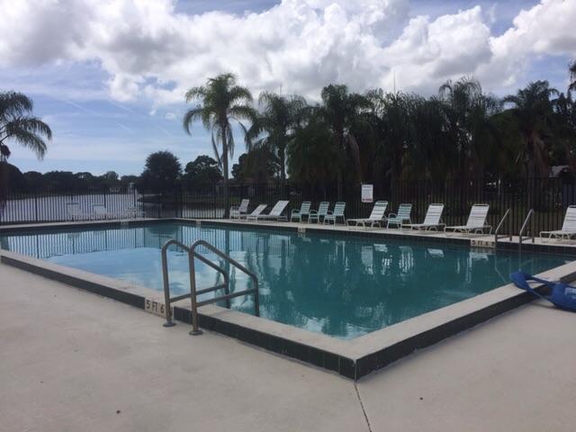 108 Pinewood Court Jupiter, FL 33458 - Photo 10 of 15 image