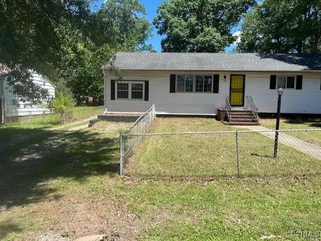 a view of a house with backyard and a tree