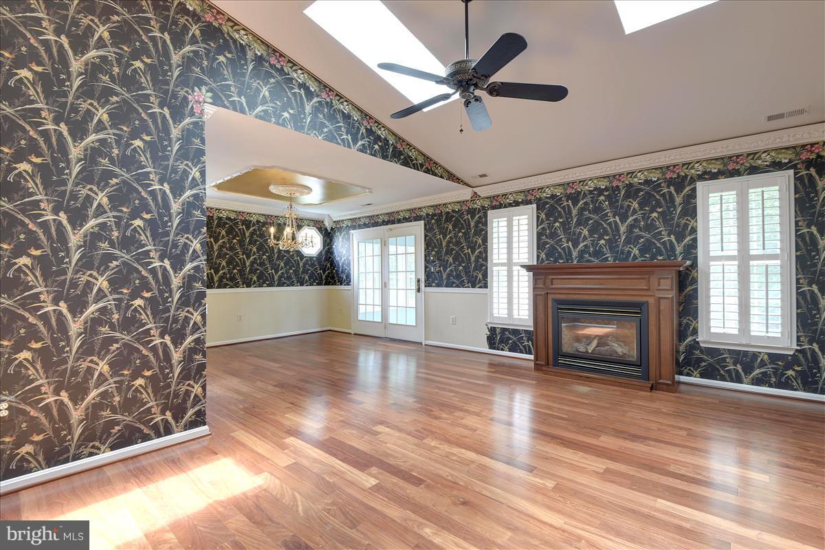 849 Rudder Way Annapolis, MD 21401 - Photo 6 of 26 Vaulted ceiling, Woodfloors, skylights, fireplace