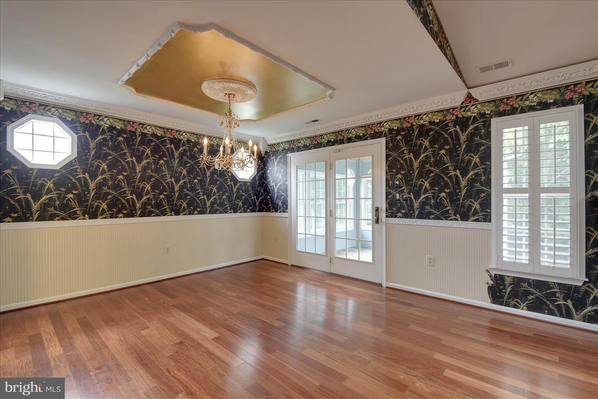 849 Rudder Way Annapolis, MD 21401 - Photo 8 of 26 Dining Room crown & chair railing
