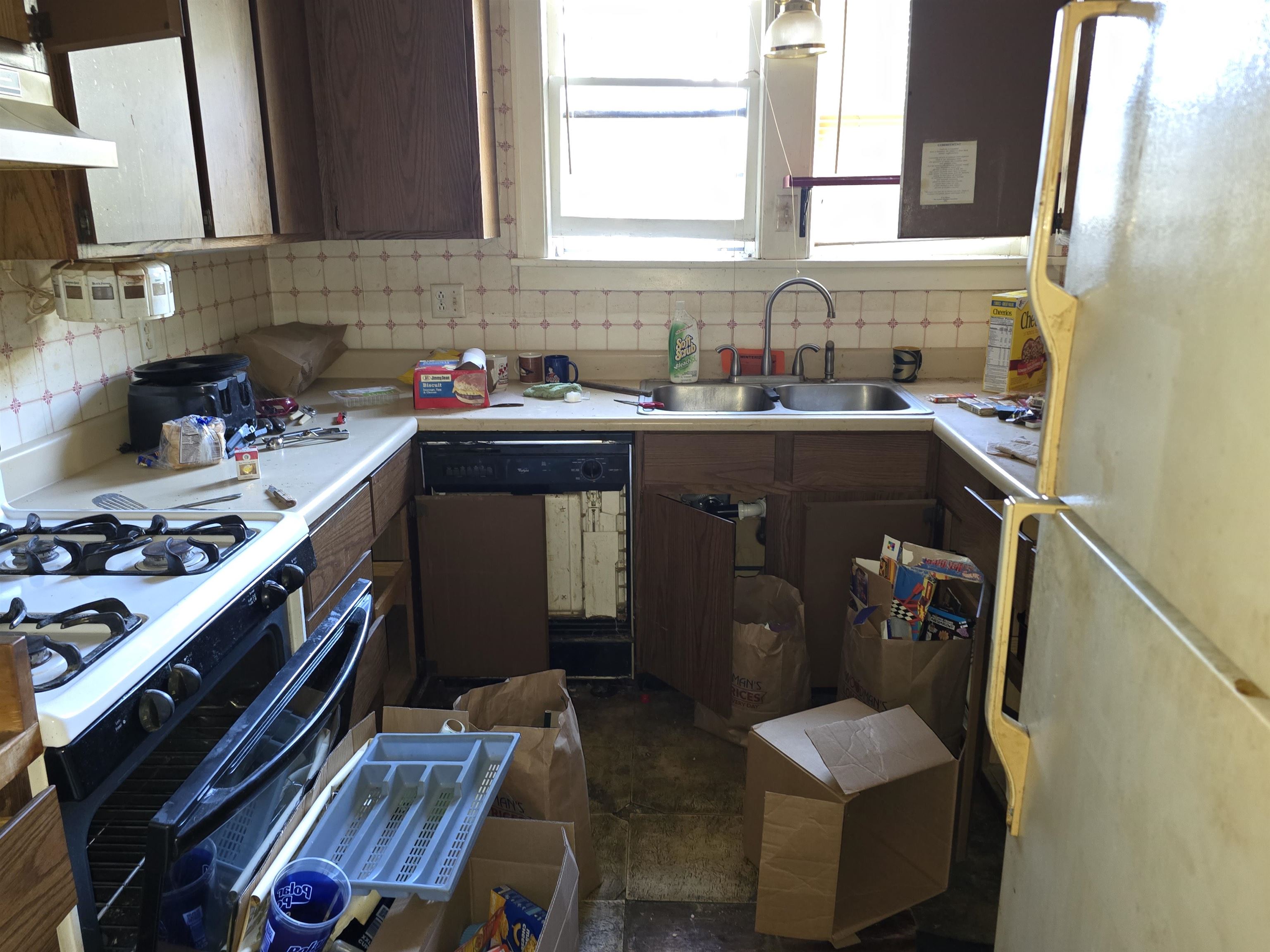 19 East Pershing Street Freeport, IL 61032 - Photo 7 of 24