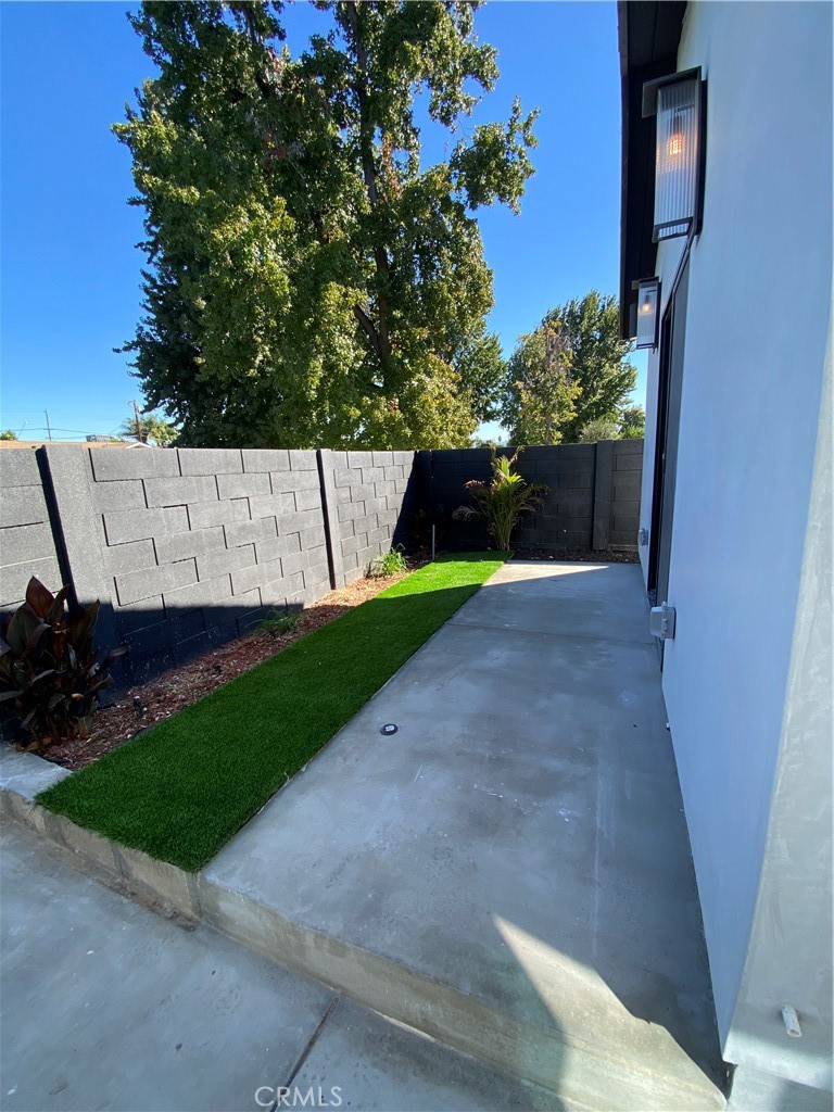 18020 Welby Reseda, CA 91335 - Photo 15 of 16 a view of a backyard