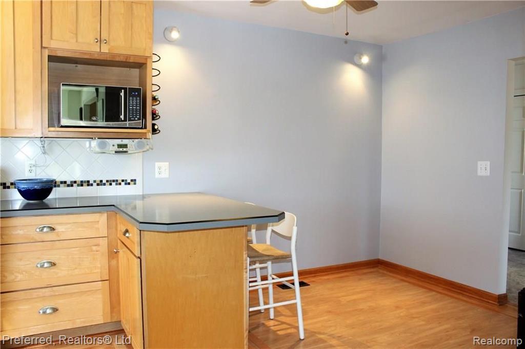 42949 Arlington Road Canton, MI 48187 - Photo 11 of 26