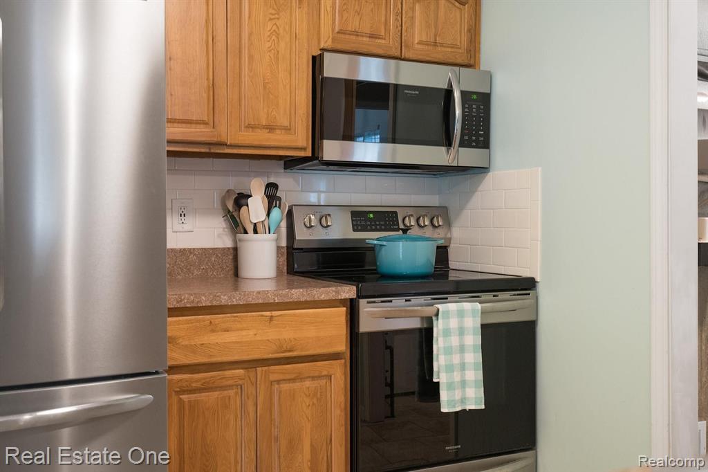 2350 Emmons Avenue Rochester Hills, MI 48307 - Photo 6 of 29