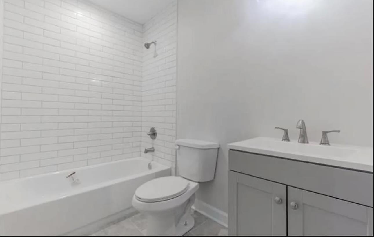 4100 New Willow Road Memphis, TN 38111 - Photo 5 of 6 a bathroom with a sink a toilet and bathtub