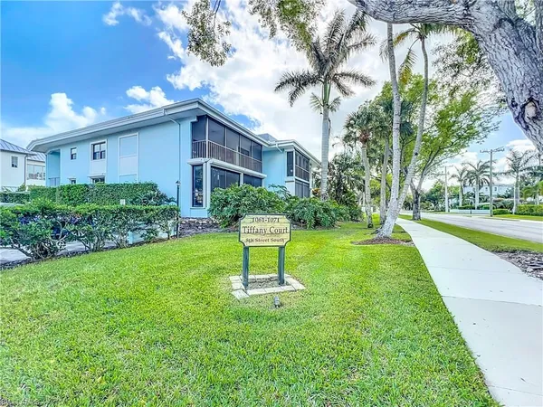 $899,000 | 1065 8th Street South, Unit 203, Naples, FL 34102