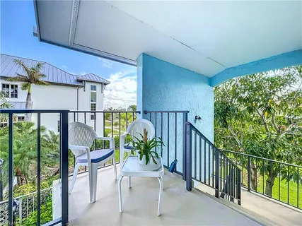 $979,000 | 1065 8th Street South, Unit 203, Naples, FL 34102