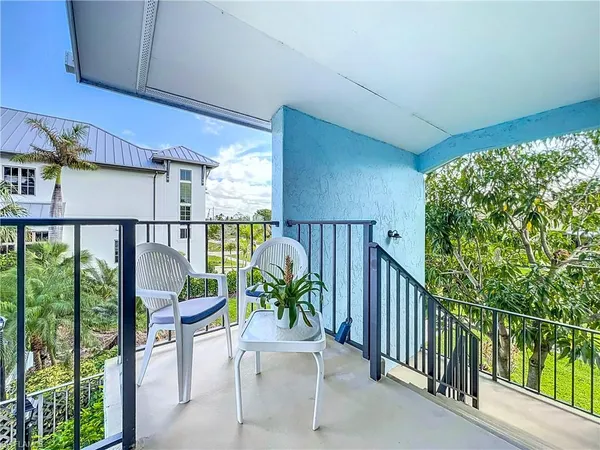 $849,000 | 1065 8th Street South, Unit 203, Naples, FL 34102