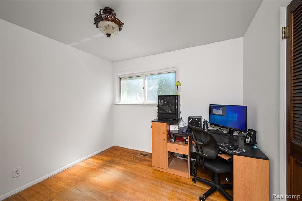 2724 Cranbrook Road Ann Arbor, MI 48104 - Photo 13 of 32 Gallery Image 13