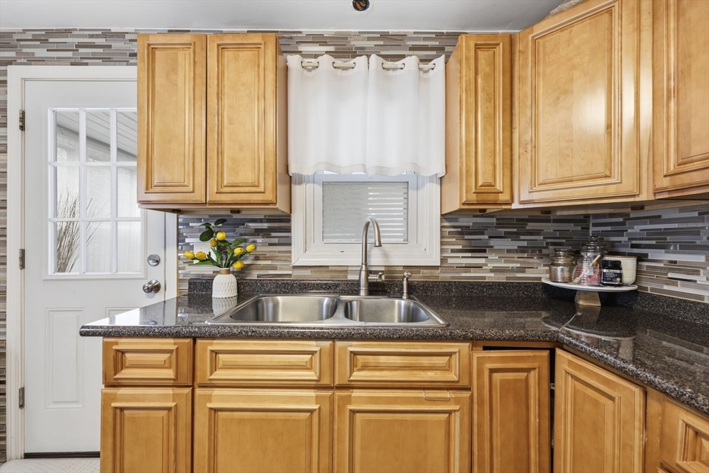 63 Fordham Street Springfield, MA 01104 - Photo 14 of 39