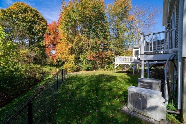 a view of a house with backyard and garden