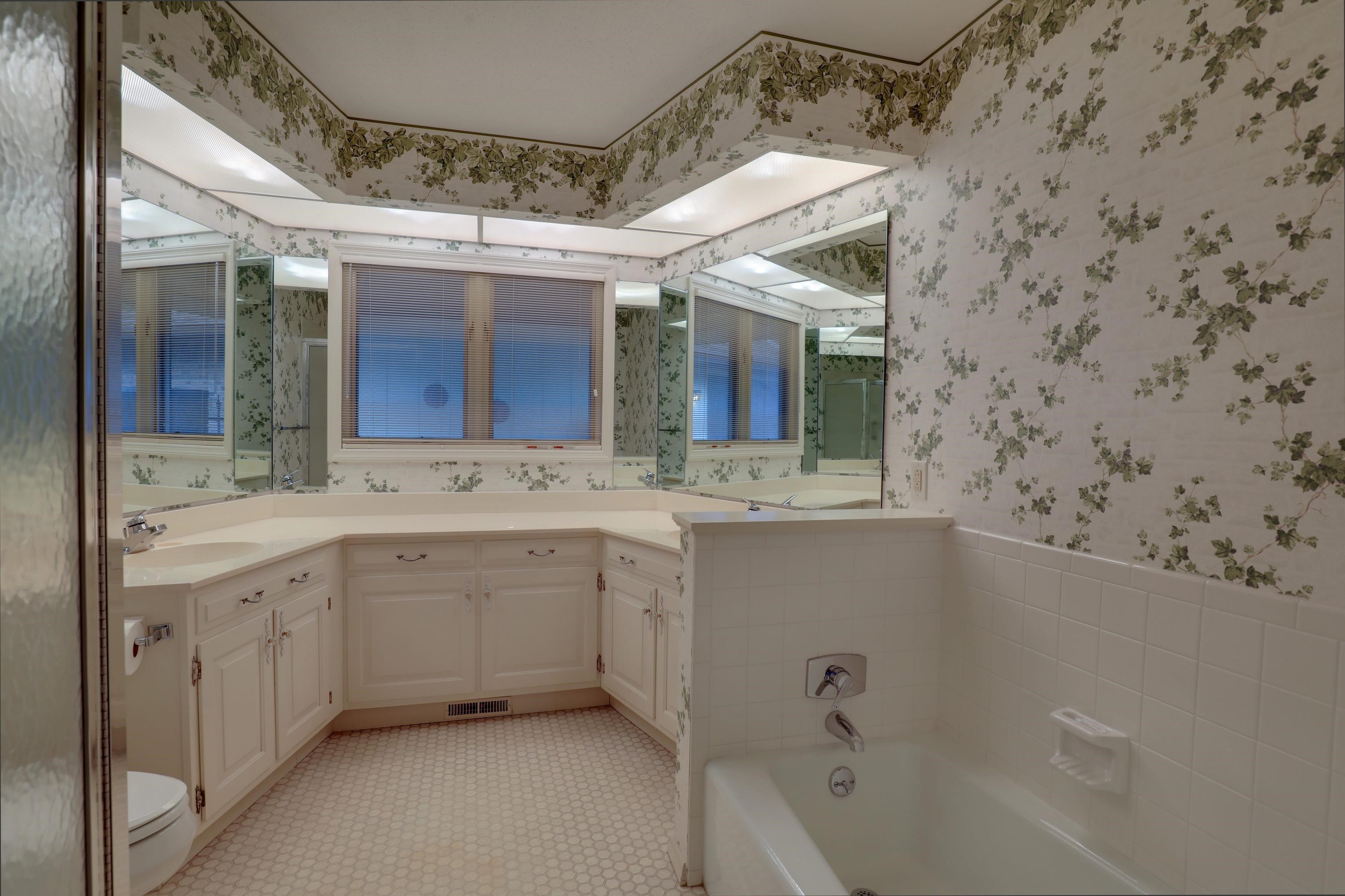 419 Spring Lake Drive Quincy, IL 62305 - Photo 17 of 39