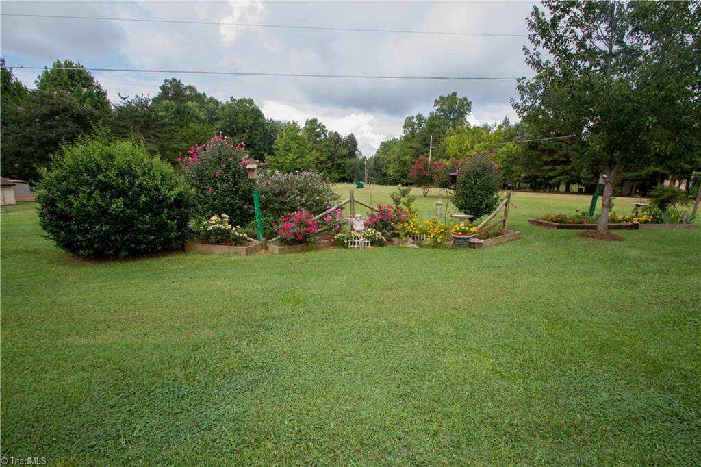 408 Allen Road Mocksville, NC 27028 - Photo 26 of 30 Lovely Gardens