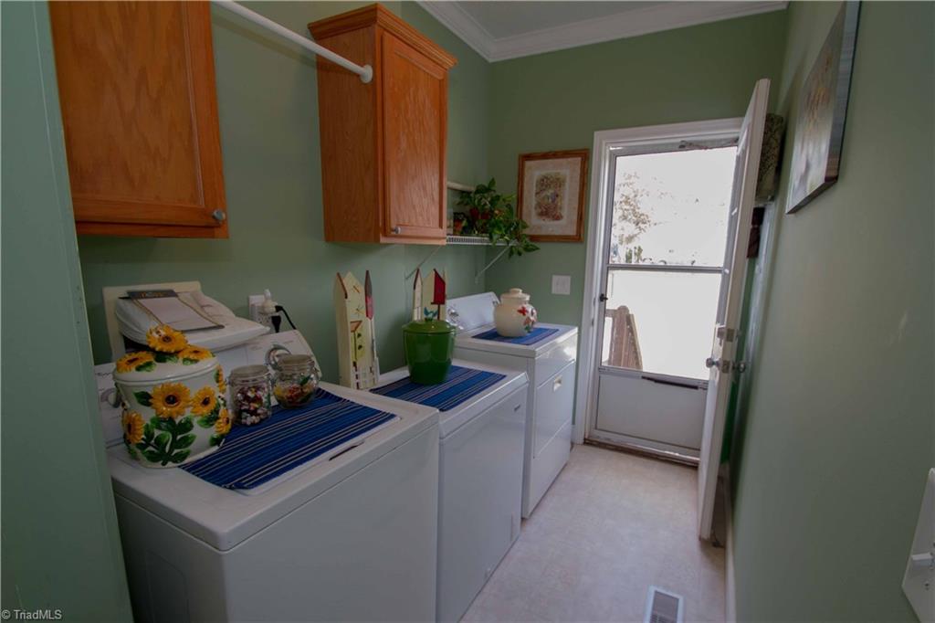 408 Allen Road Mocksville, NC 27028 - Photo 9 of 30 Laundry Room on Main Level