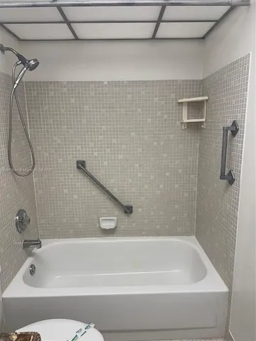 $2,150 | 9620 West McNab Road, Unit 105, Tamarac, FL 33321