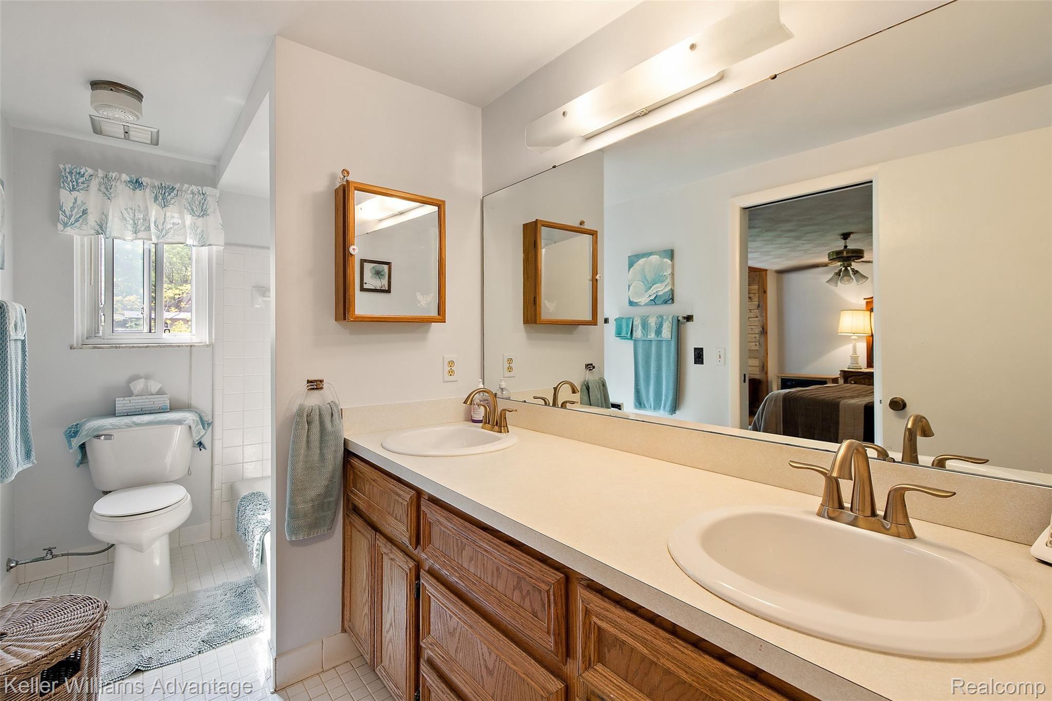 112 East Maryknoll Road Rochester, MI 48309 - Photo 30 of 47 Master Bathroom / Hallway Bathroom