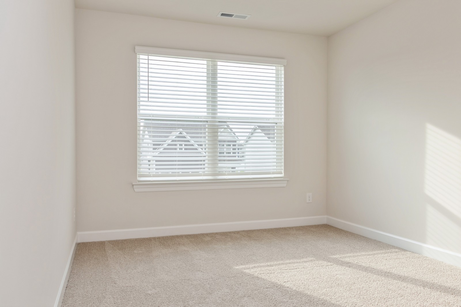 3416 Quintana Drive Murfreesboro, TN 37127 - Photo 2 of 19 an empty room with a window