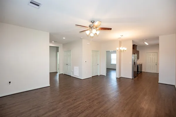 $1,700 | 2016 H Avenue, Dickinson, TX 77539