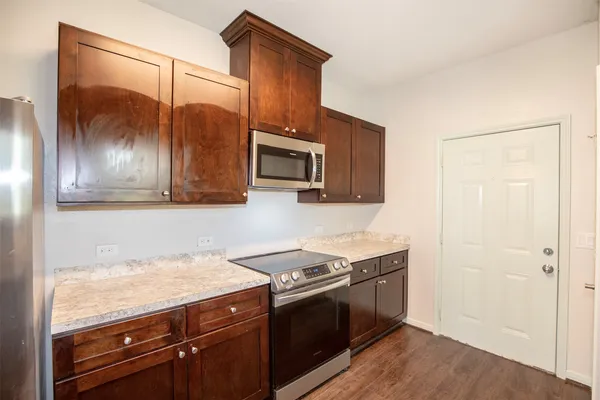 $1,700 | 2016 H Avenue, Dickinson, TX 77539