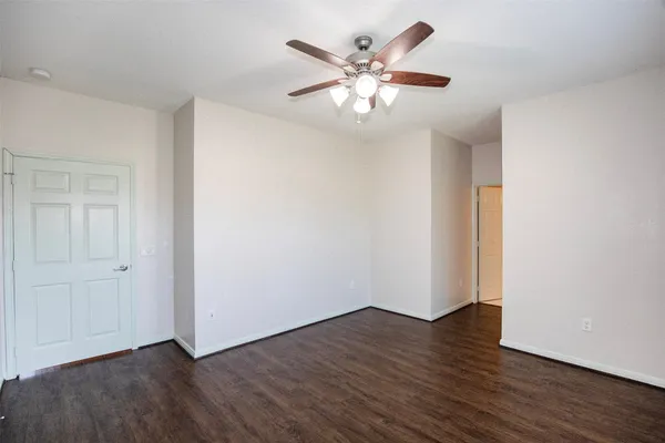 $1,700 | 2016 H Avenue, Dickinson, TX 77539