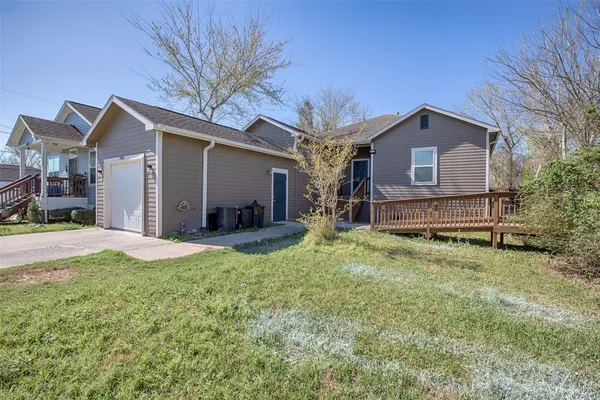 $1,700 | 2016 H Avenue, Dickinson, TX 77539