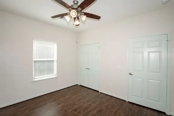 $1,700 | 2016 H Avenue, Dickinson, TX 77539