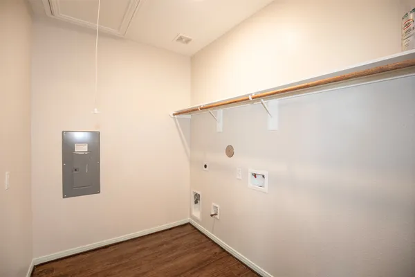 $1,700 | 2016 H Avenue, Dickinson, TX 77539