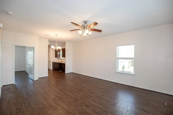 $1,700 | 2016 H Avenue, Dickinson, TX 77539