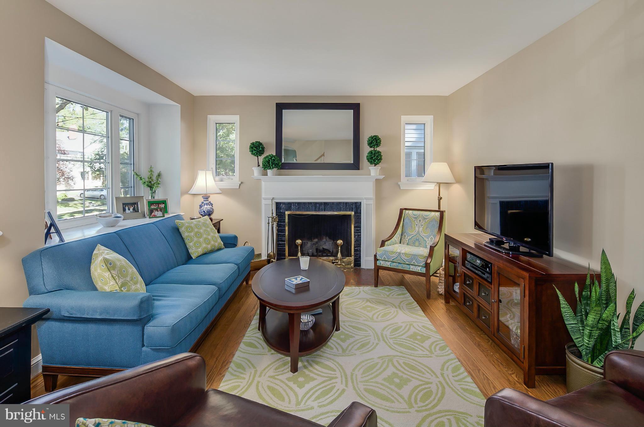 5912 Conway Road Bethesda, MD 20817 - Photo 3 of 27 Living Room