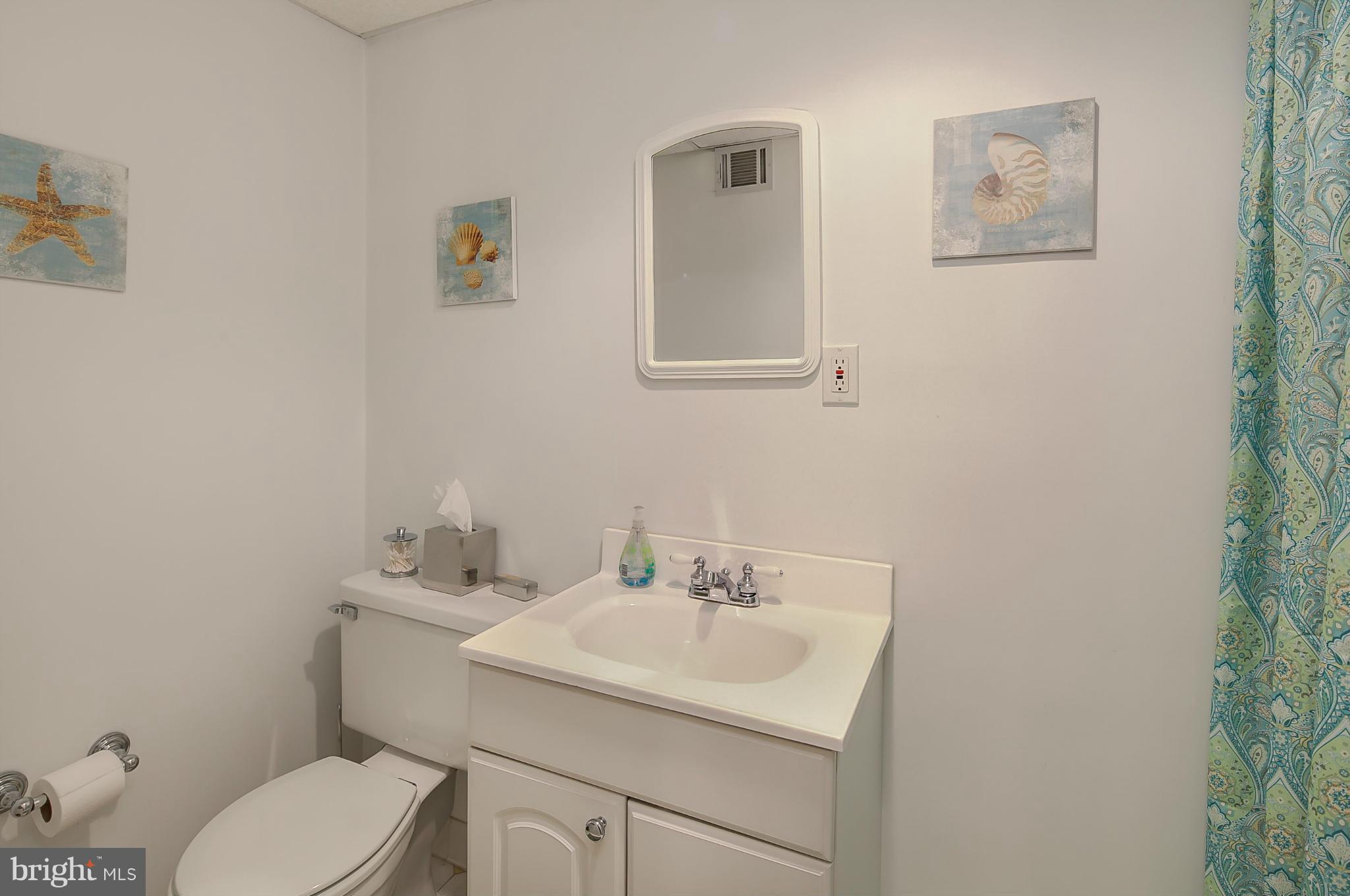 5912 Conway Road Bethesda, MD 20817 - Photo 22 of 27 Bath