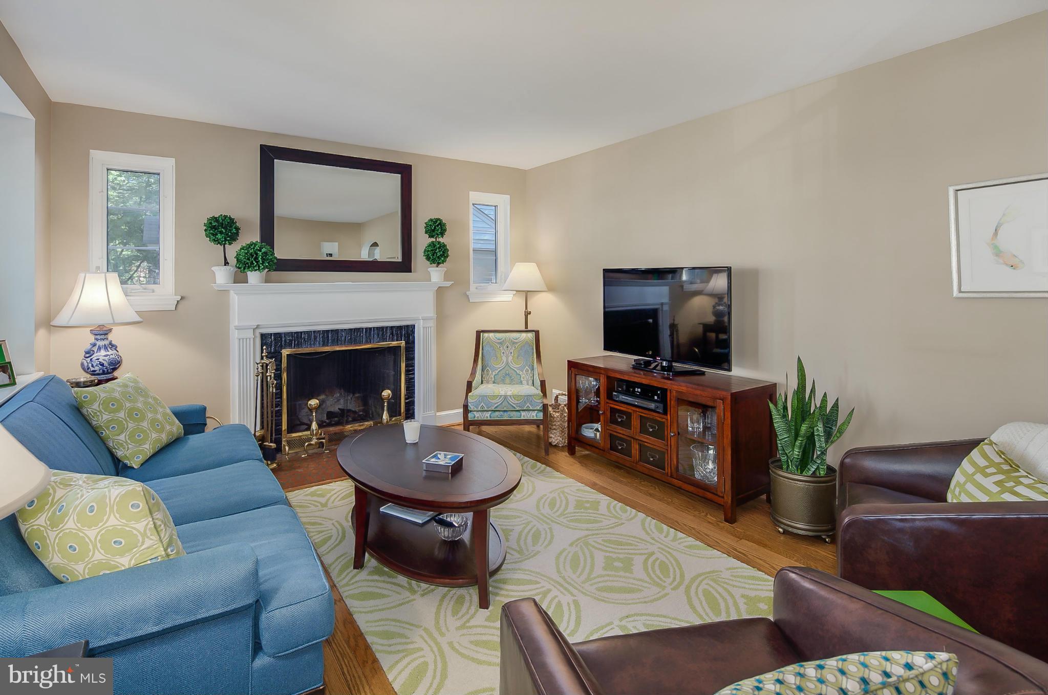 5912 Conway Road Bethesda, MD 20817 - Photo 4 of 27 Living Room