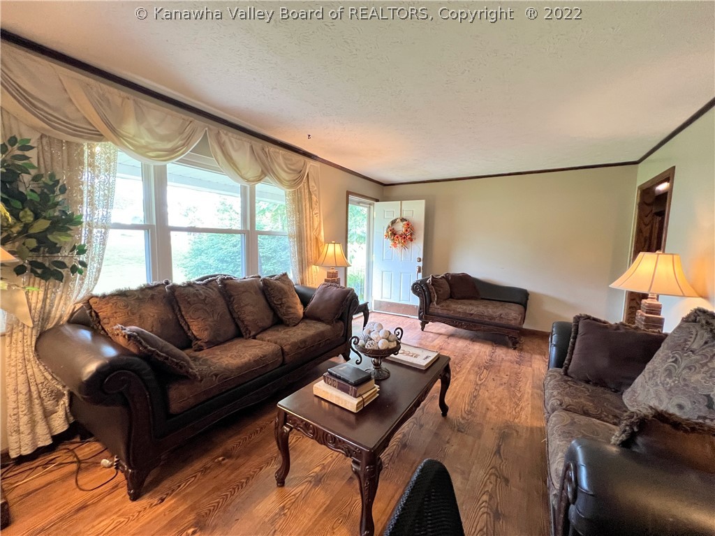 6490 Jericho Road Point Pleasant, WV 25550 - Photo 5 of 27 Living Room